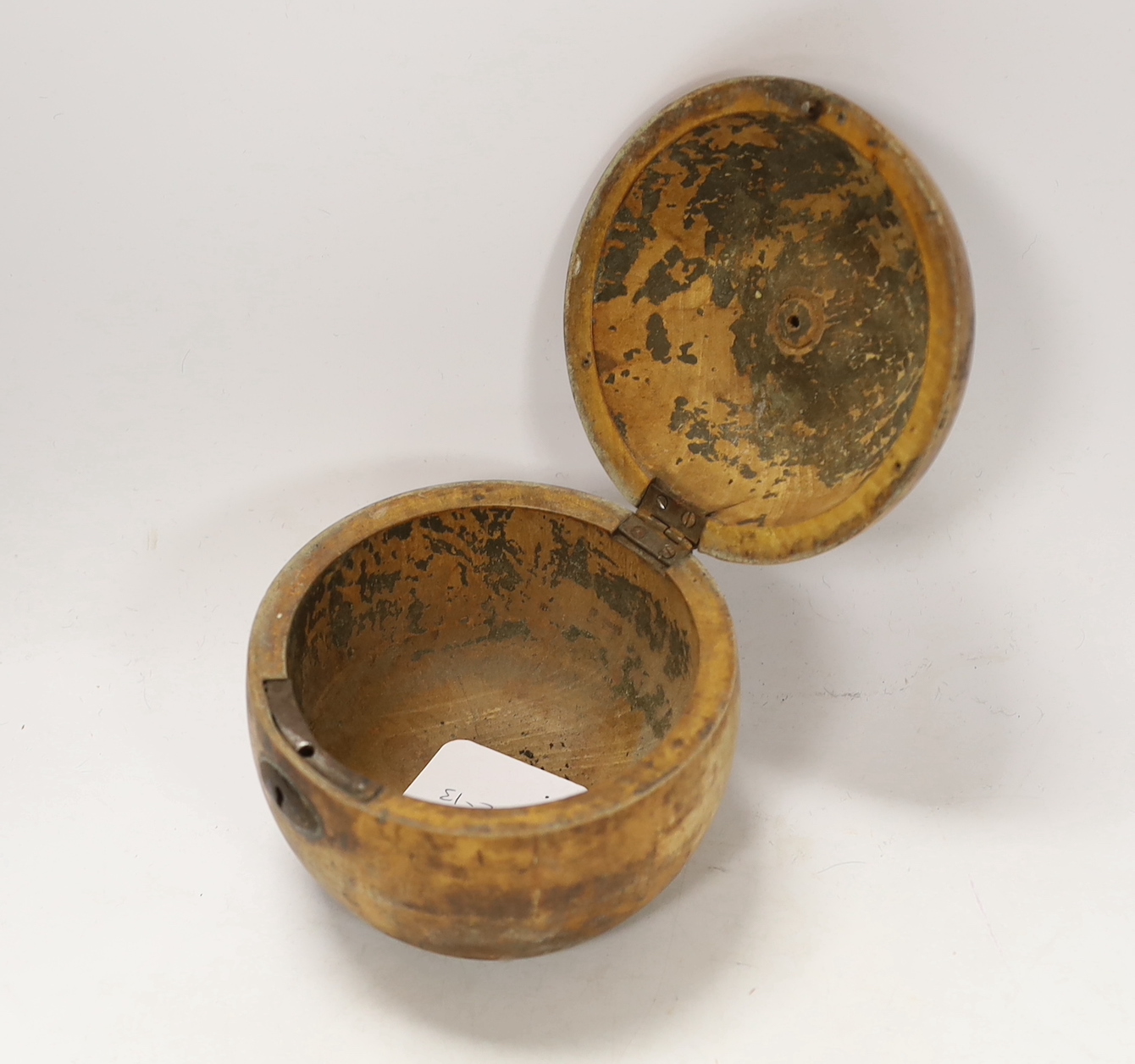 An early 19th century fruitwood tea caddy in the form of an apple, 12cm